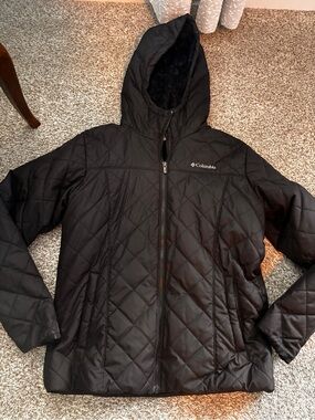 Columbia Women's Black Quilted Hooded Puffer Jacket (L)